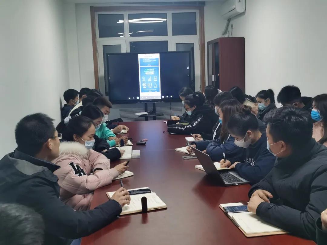 8bb665f3525a4b3da4e38aac8419e09d.jpg 第二次学生安全教育管理工作专题会议2.jpg