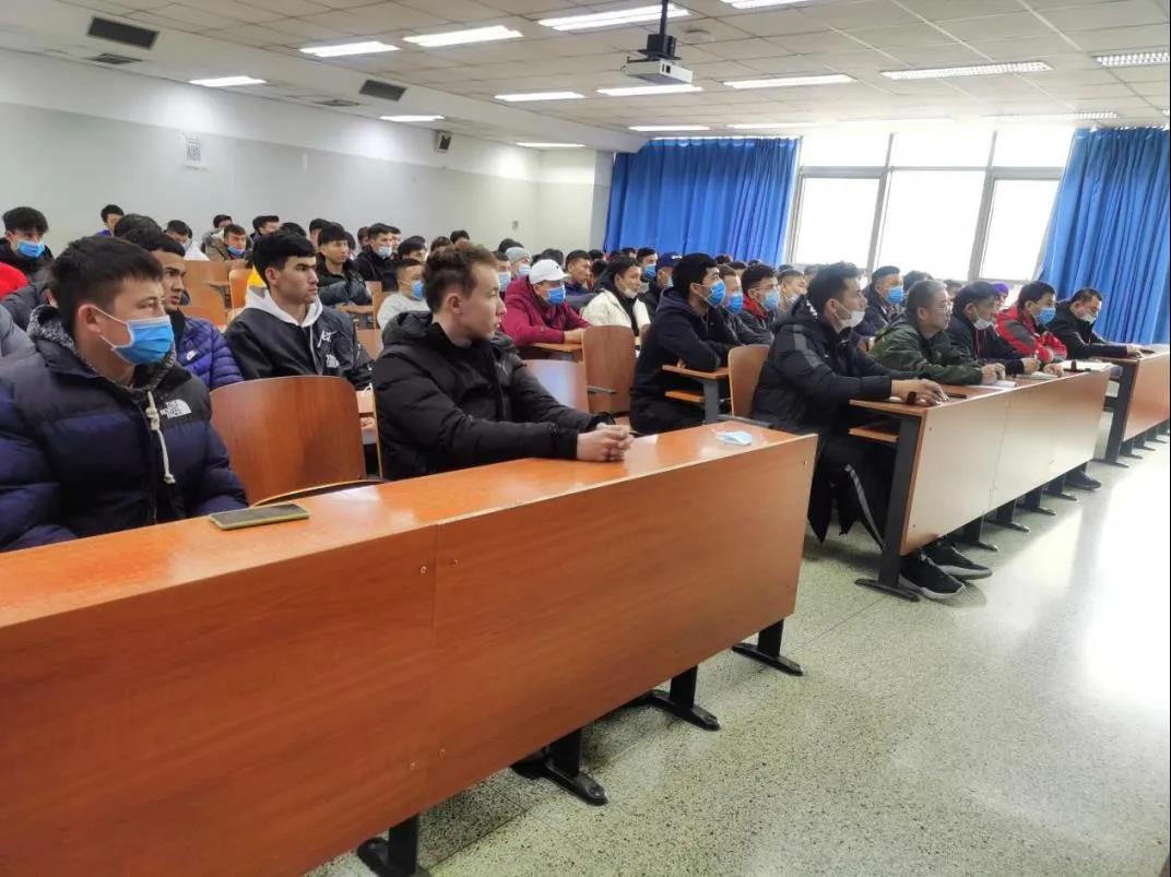 9387bb31b3f544a396f1e52651d822bd.jpg 少数民族会议1.jpg